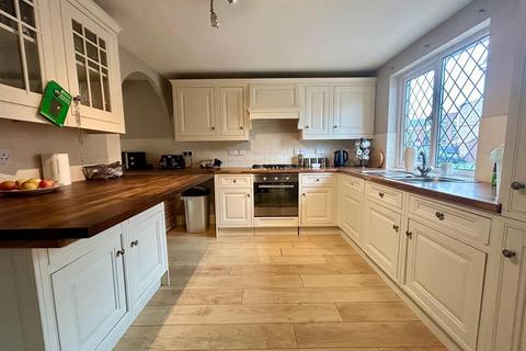 25 Howard Close, Waltham Abbey, EN9 1XA