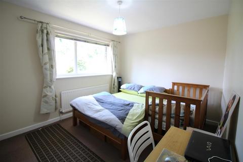 4 bedroom detached house to rent, Kirkstone Close, Surrey GU15