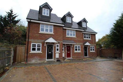 3 bedroom terraced house to rent, Nym Close, Camberley GU15