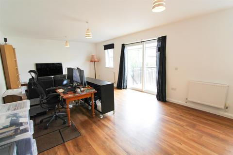 2 bedroom flat for sale, North Street, Carshalton SM5