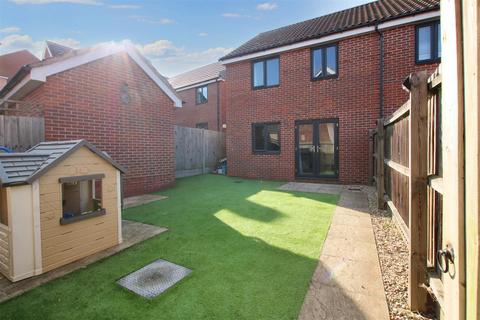 3 bedroom townhouse for sale, Cecil Sparkes Walk, Costessey NR8