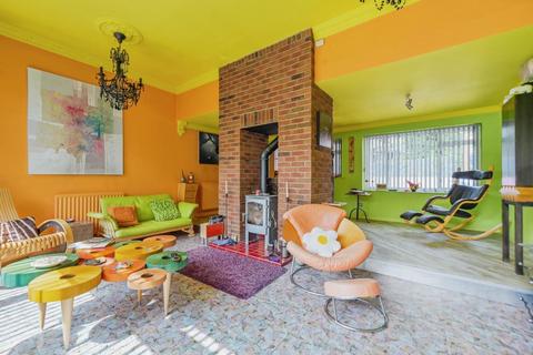 4 bedroom villa for sale, Trent Valley Road, Lichfield, Staffordshire