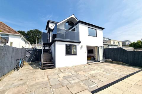 7 bedroom detached bungalow for sale, Evering Avenue, Poole BH12