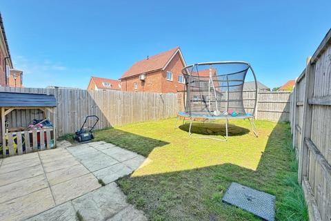 4 bedroom end of terrace house for sale, Hangar Crescent, Woodford