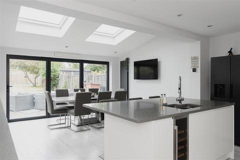 47 Colburn Way, Sutton, SM1 3AU