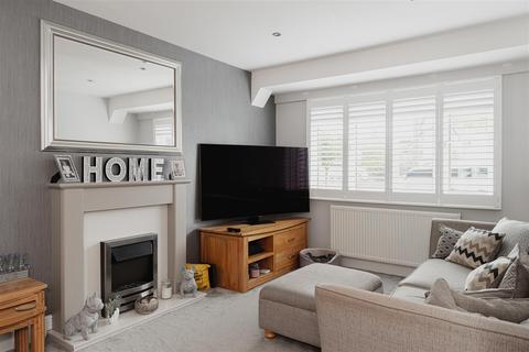 47 Colburn Way, Sutton, SM1 3AU