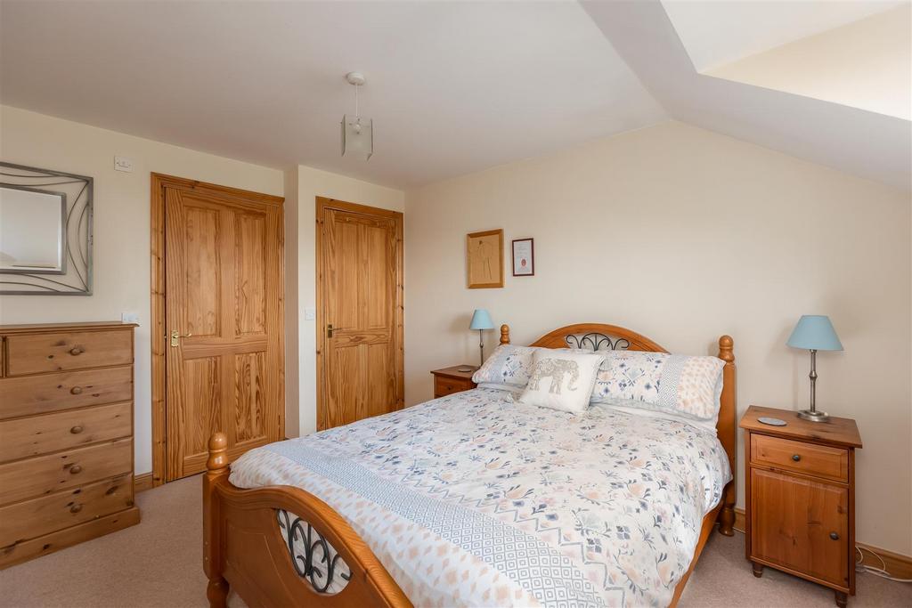 Clog Cottage Bedroom 1-3.jpg