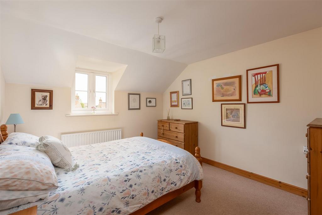 Clog Cottage Bedroom 1.jpg