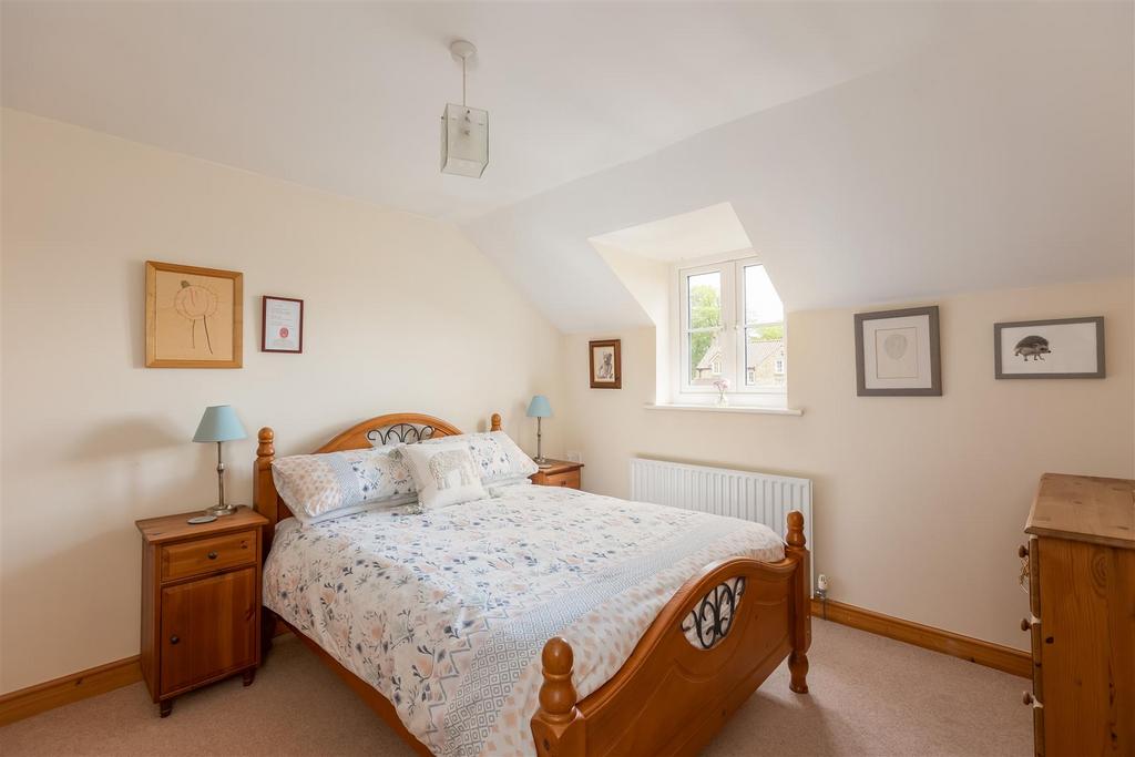Clog Cottage Bedroom 1-2.jpg