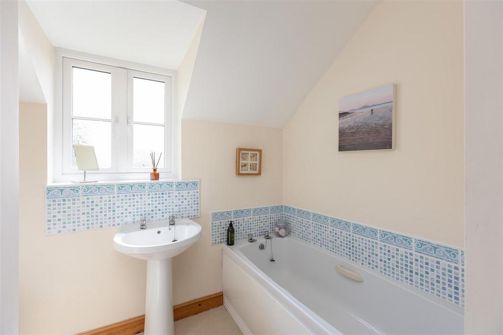Clog Cottage Bathroom-2.jpg