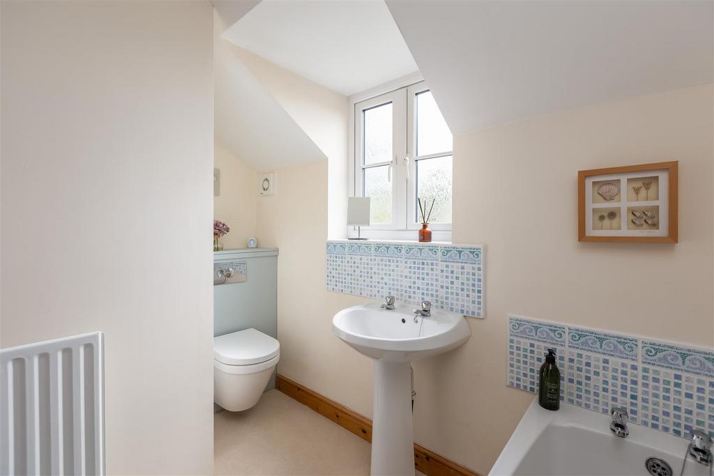 Clog Cottage Bathroom-3.jpg