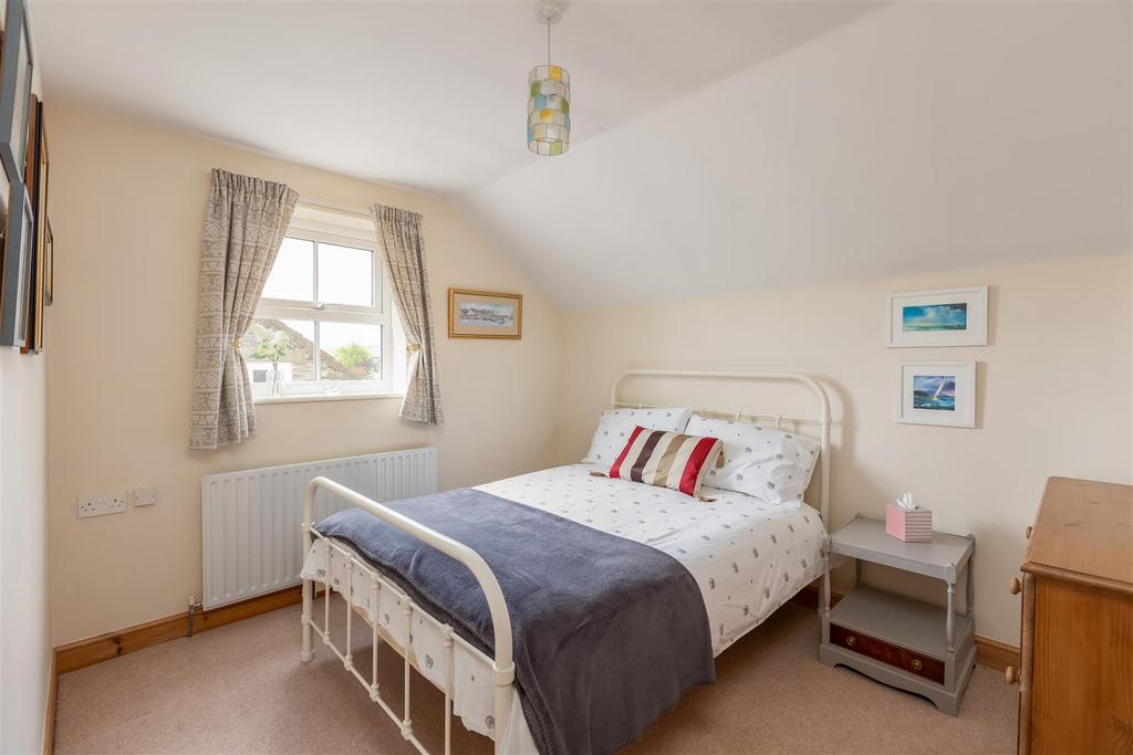 Clog Cottage Bedroom 2.jpg