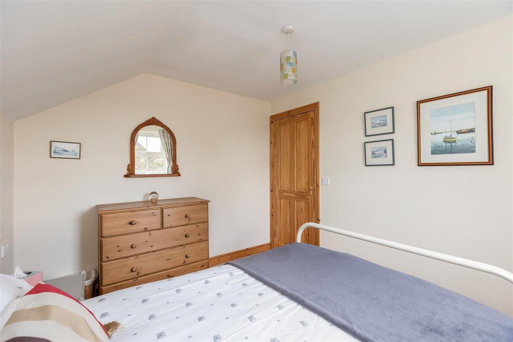 Clog Cottage Bedroom 2-2.jpg