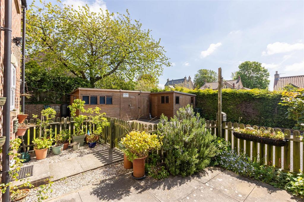 Clog Cottage External-3.jpg