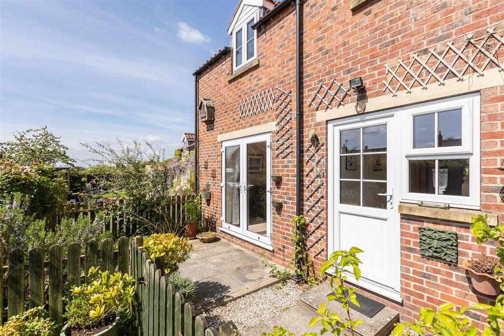 Clog Cottage External-6.jpg