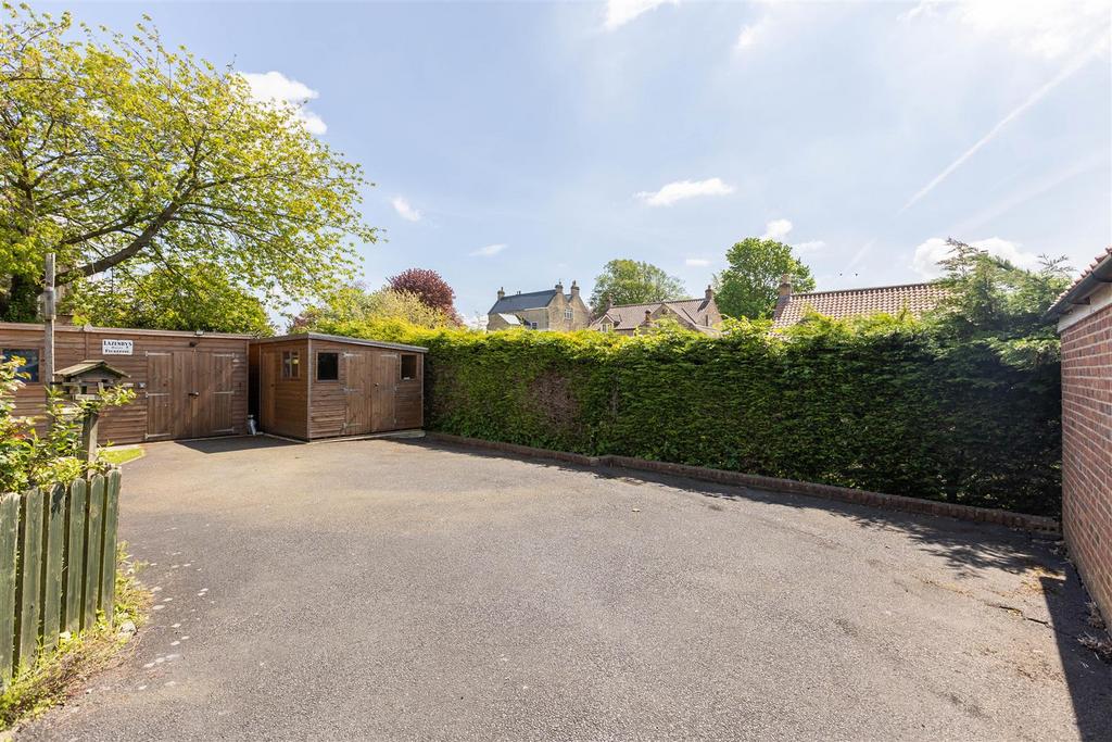 Clog Cottage External-7.jpg