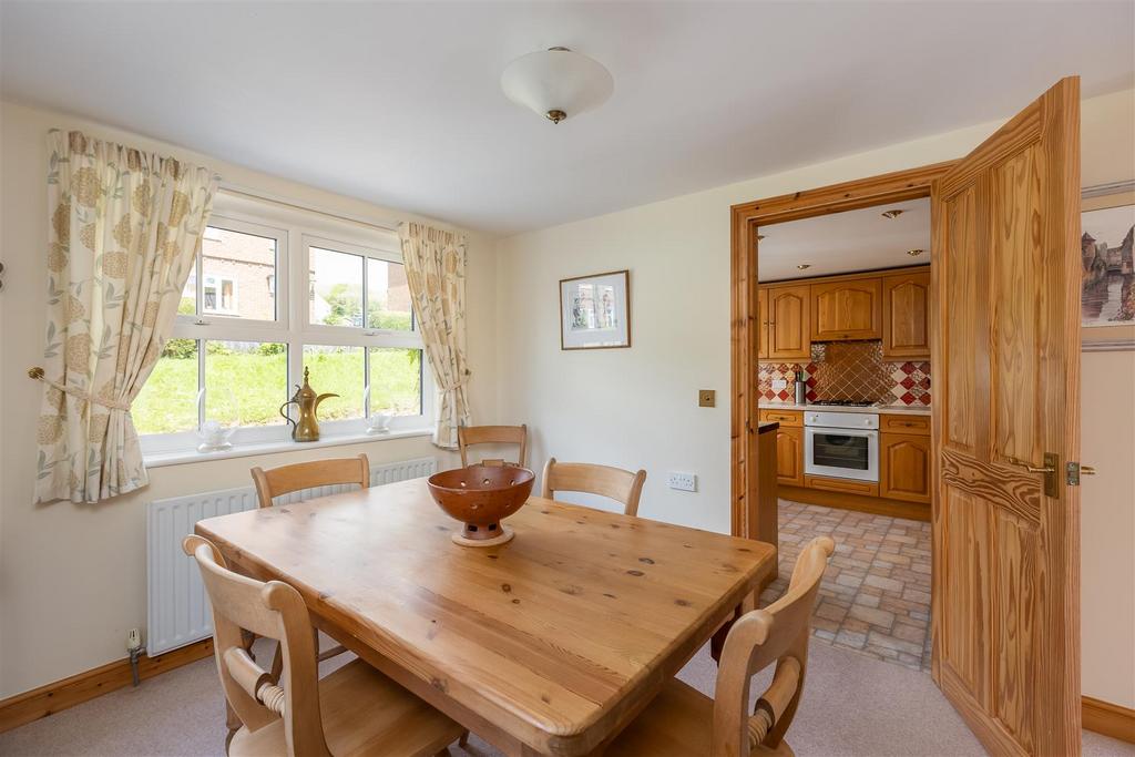 Clog Cottage Dining Room-2.jpg