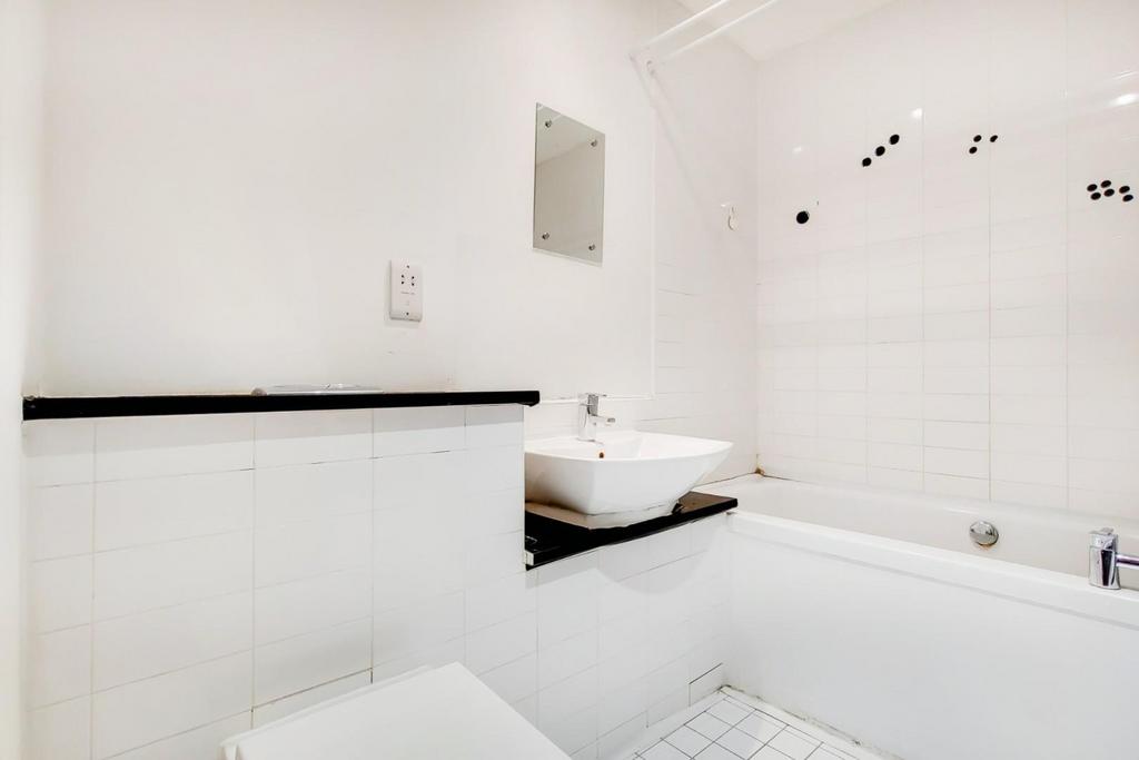 5 Bathroom-0.jpg