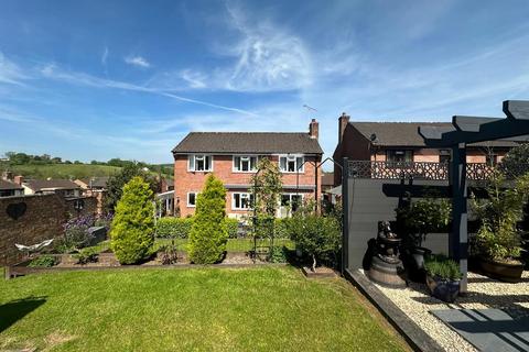 2 Lockyer Crescent, Tiverton, EX16 5QF
