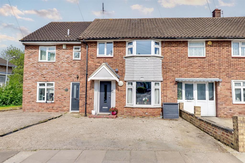 Bridgwater Drive, WestcliffOnSea SS0 3 bed house £350,000