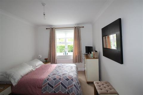 2 bedroom flat to rent, Salters Garden, Pudsey , LS28 7UZ