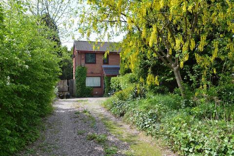 1 April Close, Oldham, OL8 2XQ