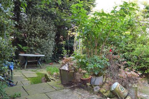 1 April Close, Oldham, OL8 2XQ