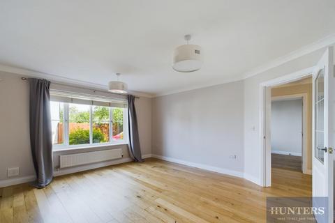 4 bedroom detached house to rent, Hillview Gardens, Cheltenham