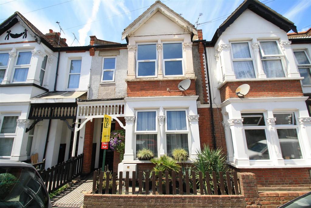 Beedell Avenue, WestcliffOnSea 2 bed property to rent £1,150 pcm (£265 pw)