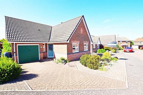 3 bedroom detached bungalow for sale, Shorefields, Gillingham