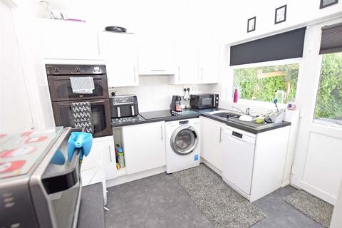 3 bedroom end of terrace house for sale, Somerset Close, Chatham