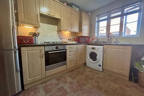 3 bedroom semi-detached house for sale, Lake View, Pontefract
