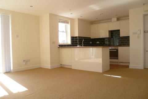 2 bedroom flat to rent, Highfield Road, Bushey