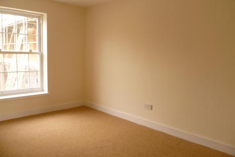 2 bedroom flat to rent, Highfield Road, Bushey