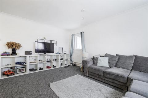 2 bedroom flat for sale, Elgar Avenue, Neasden
