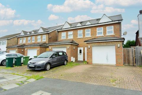 4 bedroom house for sale, Hughes Road, Ashford TW15