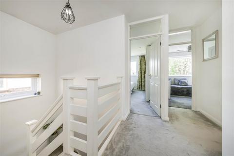 19 Pine Grove, Bricket Wood, St Albans, AL2 3ST