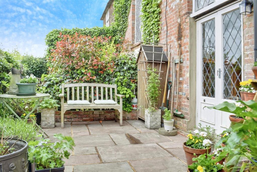 Rear courtyard garden