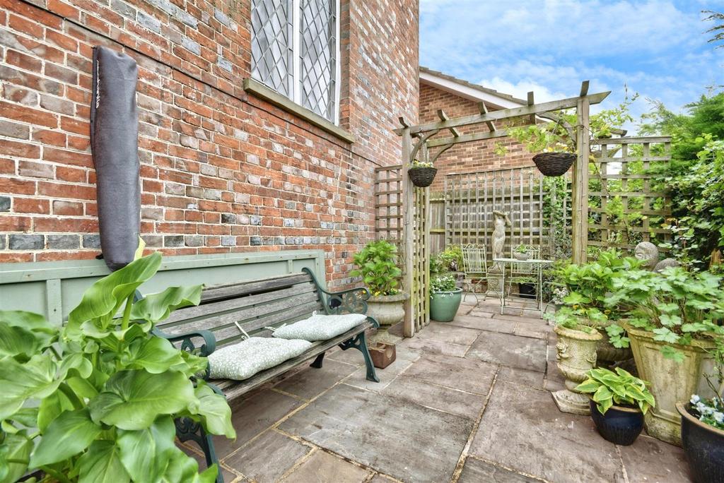 Rear courtyard garden