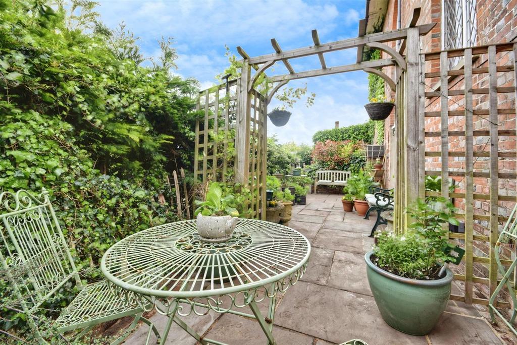 Rear courtyard garden