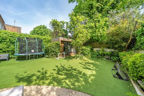 4 bedroom flat for sale, Garden Apartment, College Crescent, Belsize Park, NW3