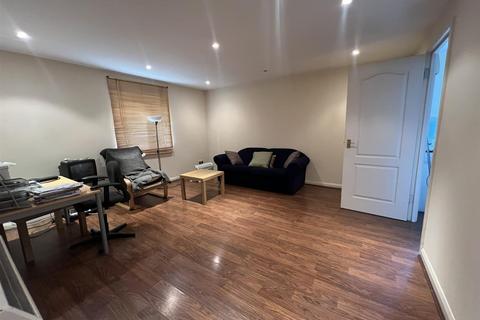 1 bedroom apartment to rent, Frensham Court, Alwyn Gardens, Hendon