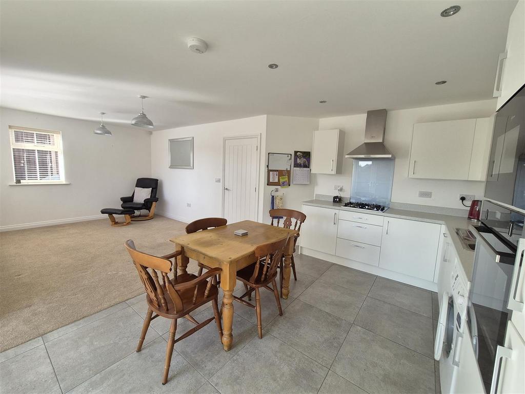 Kitchen/Dining Area