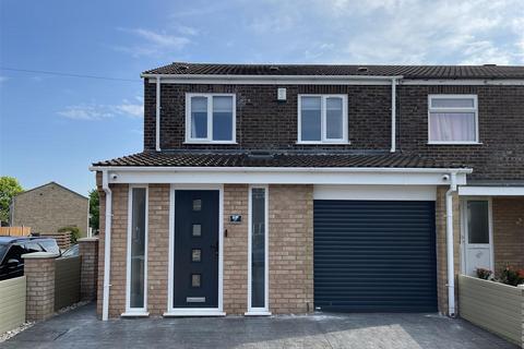 17 Buttercup Close, Lowestoft, NR33 8NX