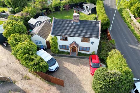 3 bedroom detached house for sale, Oulton Road, Lowestoft