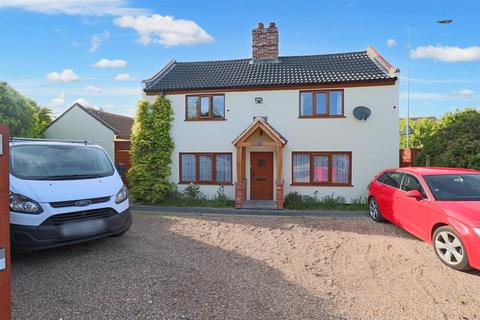 3 bedroom detached house for sale, Oulton Road, Lowestoft