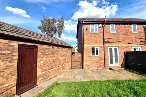 2 bedroom semi-detached house to rent, Kingsmill Close, Morley