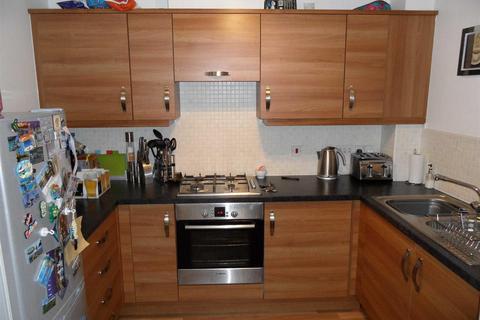 2 bedroom flat to rent, Steel Green, New Farnley, Leeds