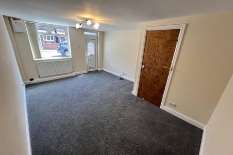 3 bedroom semi-detached house to rent, Church Lane, Featherstone, WF7