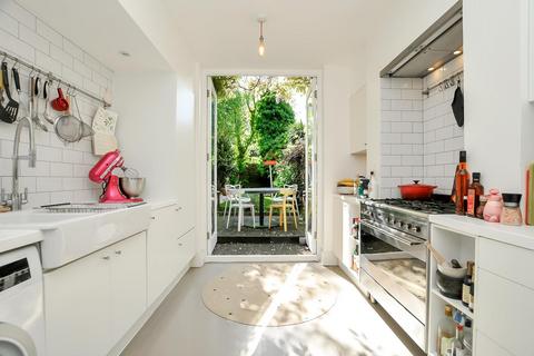 4 bedroom terraced house for sale, Narford Road, Stoke Newington